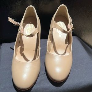 Capezio 653 Women's Manhattan Character Caramel Tan Dance Shoes  Size 8W w/ box